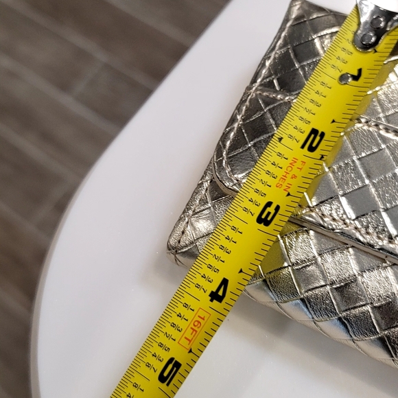 ADRIENNE VITTADINI GOLD WEAVED WALET NEW - Picture 14 of 15